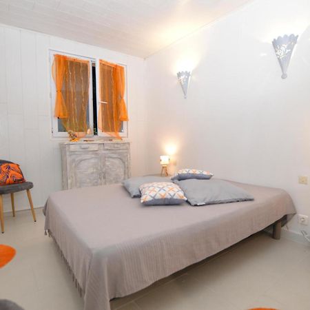 Cozy Apartment In Propriano With Kitchen Buitenkant foto