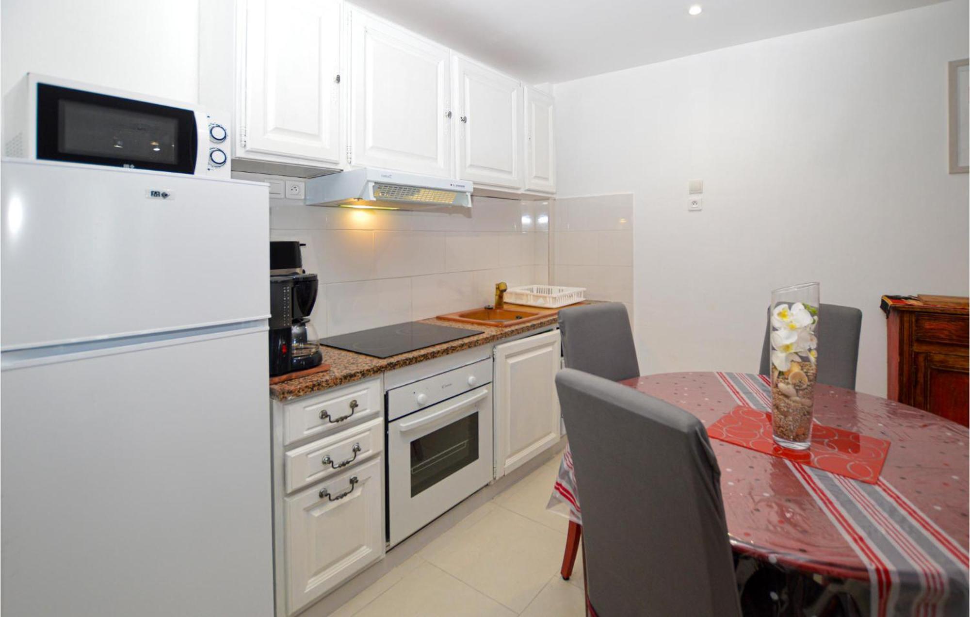 Cozy Apartment In Propriano With Kitchen Buitenkant foto